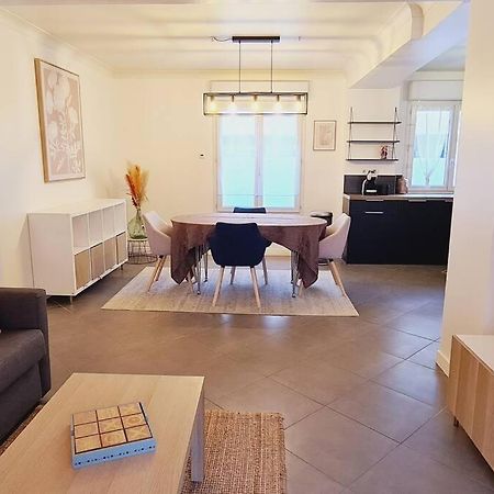 Appartement 2 Pieces Centre Ville Avec Parking Neauphle-le-Château Dış mekan fotoğraf