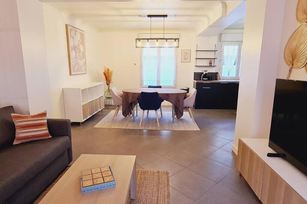 Appartement 2 Pieces Centre Ville Avec Parking Neauphle-le-Château Dış mekan fotoğraf